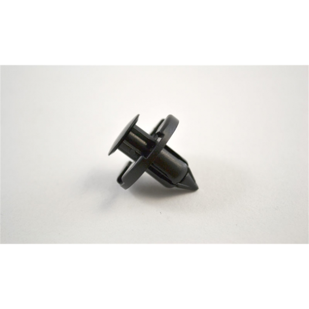Black Nylon Push-Type Retainer 8mm (Bag 100)