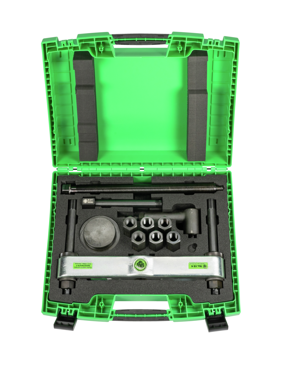 Puller device for truck axles in case
