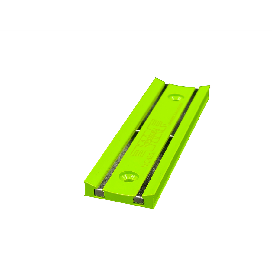 MAGNETIC SPRAY CAN HOLDER - GREEN